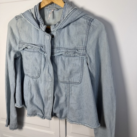 Free People Women's Denim Jacket Light Blue Hooded Raw‎ Hem Cropped Boho XS - Picture 7 of 12